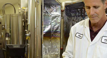 hero employee and coating chamber2